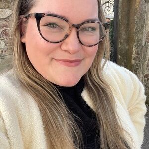 Meet your Posher, Lauren!